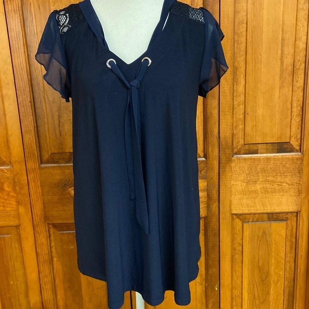 Tutta Bella Navy Blue Popover V-Neck Flutter Sleeve Lace Top Medium